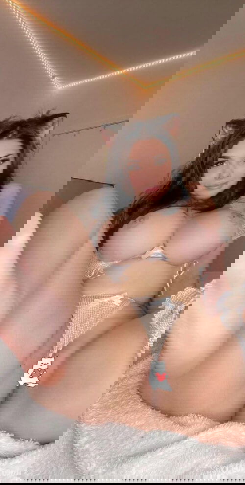 I'm hot now add my snap:@saraviney2021