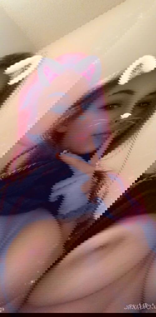 I'm hot now addme@brianna_9934