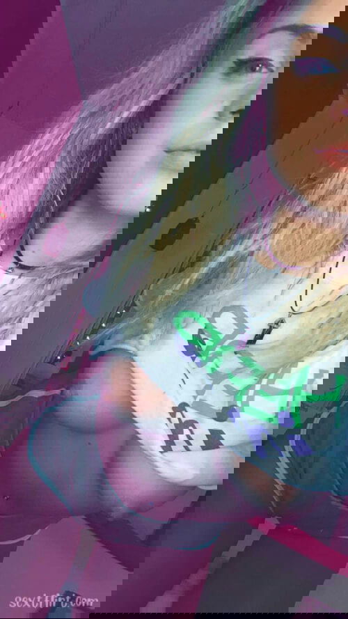 My pussy so hot now. Plzz fuck me..
