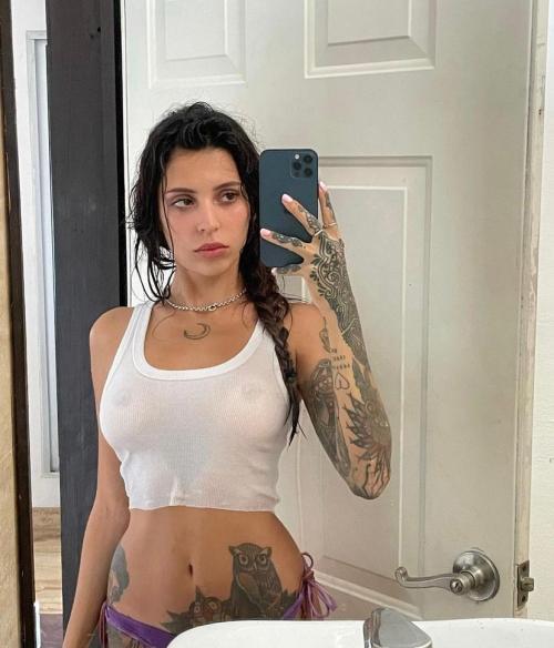 am Bored and Horny, hmu let's fuck am down.....