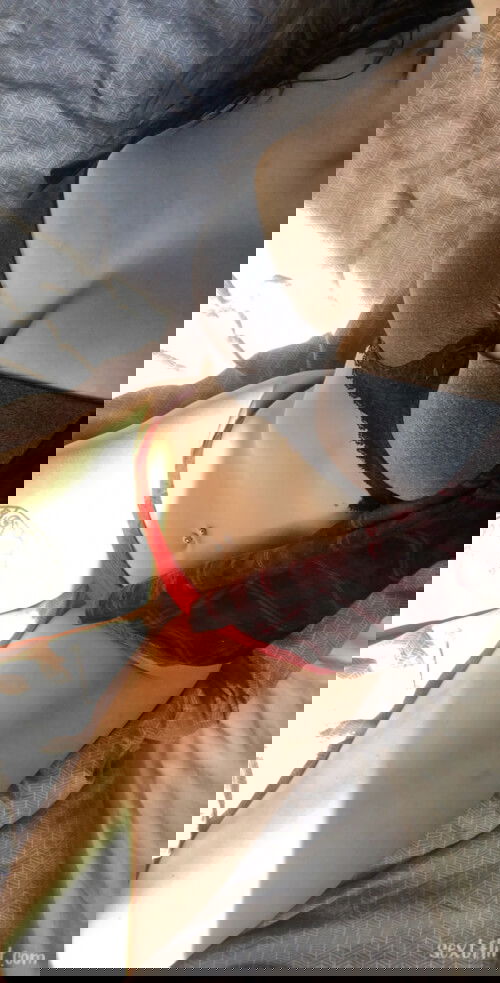 Horny and selling my nudes 