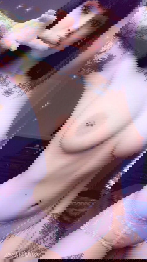 Hmu on snap for a surprise vid