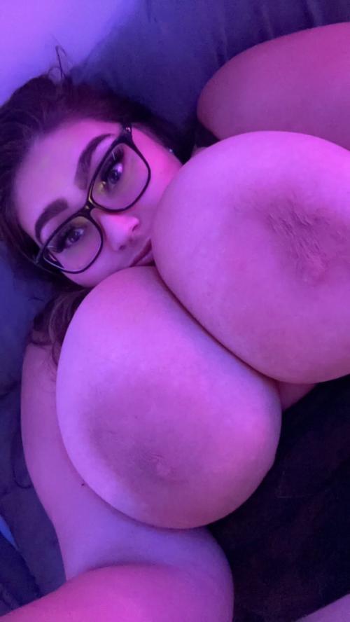 Mistress looking for submissive slave