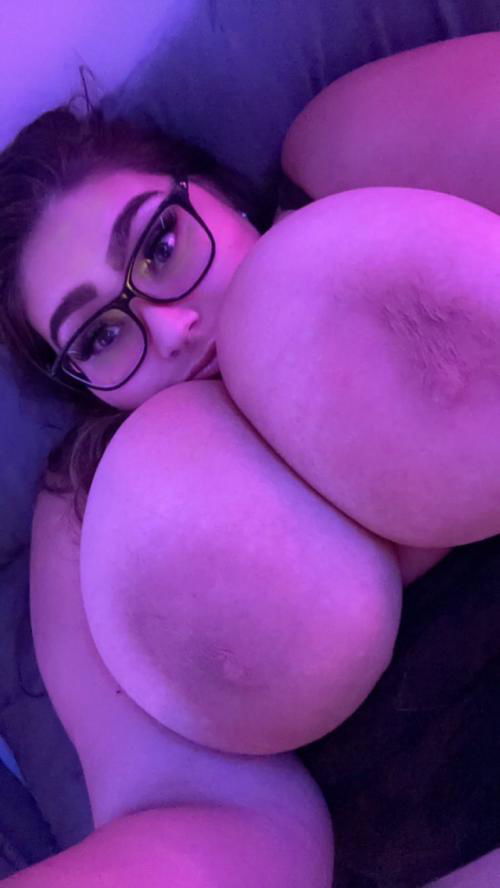 Mistress looking for submissive slave