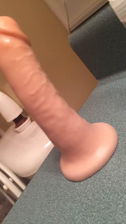 I personally seek a slave to serve me.my snapchat is flo2023921