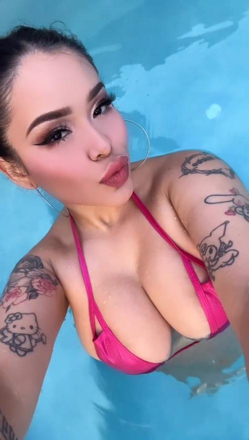 I'm super horny right now add me telegram @jennica22