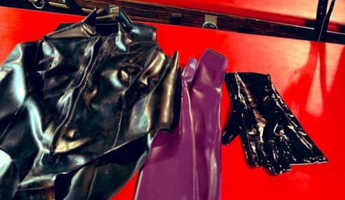 I'M Mistress. Sharing my love for fetish with my owned personal sub/partner.pm me on snapchat@ flo2023921
