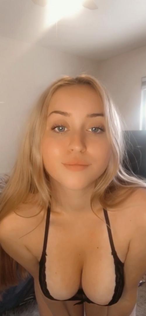 I am real horny add me snap:   diyalona22