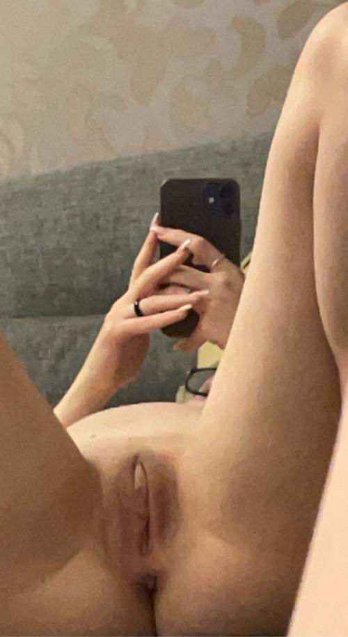 Hi ! I'm serena   Let's snap! Guys some fun I am ready  add me for unlimited sexting @serenaj118   what's app +1(774)3702056
