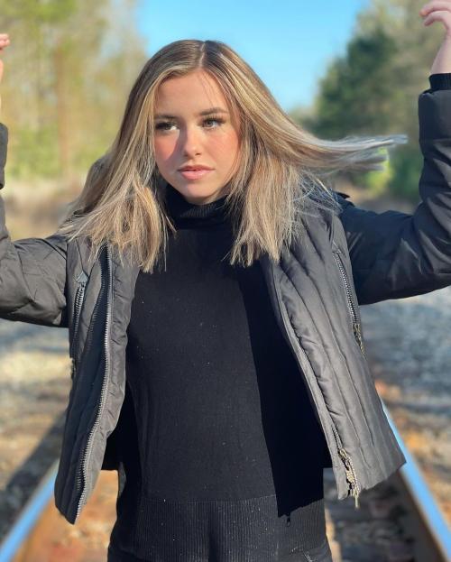 I am new here?Looking for fwb fun and hookup DMS snap- (evahall5k) telegram.(@evahallr)