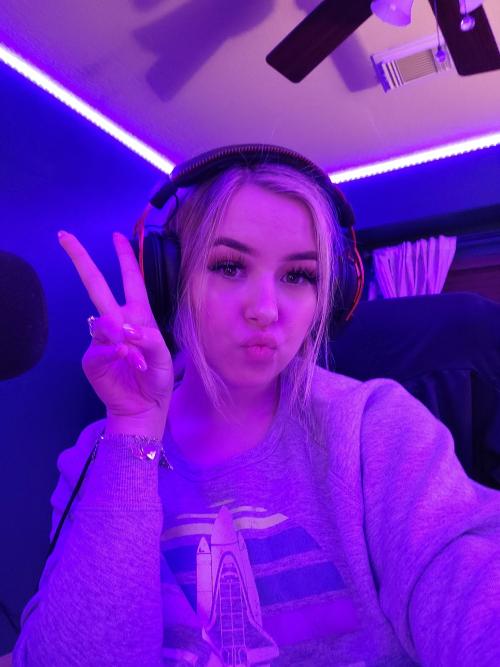 Looking for fwb fun and hookup add me on snap- evahall5k