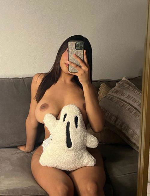 I'm available for hookup and sexting😈🤤💦 I charge for that tho Add me up on telegram @evelynaudrey4.   serious client only🙏