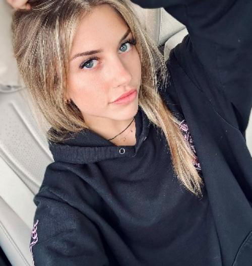 25 [FEMALE] Blonde looking for fun snapchat @kathwheeler08