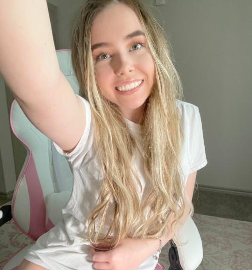 huueu's snapchat photo - horny, leaked, anal