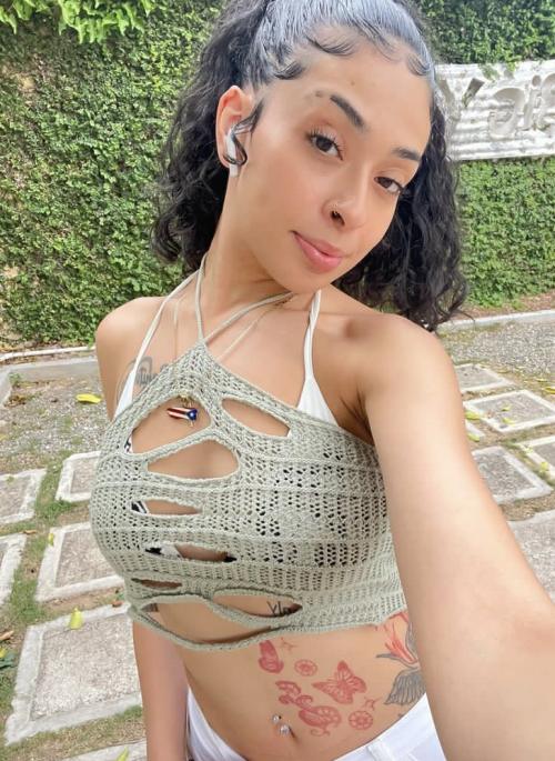 I'm down for any dirty hookup sex,selling of nudes, live sex video call, message me with my snap ID a_mariam6831