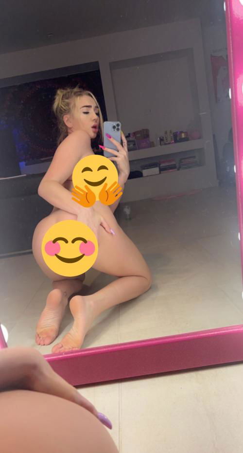 Horny asf hmu on snap maddywhitt2