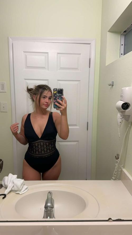 I'm a classified hookup, add me on telegram for meetup, video cam,sex chat and nude content @mandelatr11