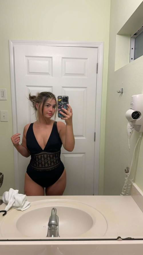 I'm a classified hookup, add me on telegram for meetup, video cam,sex chat and nude content @mandelatr11