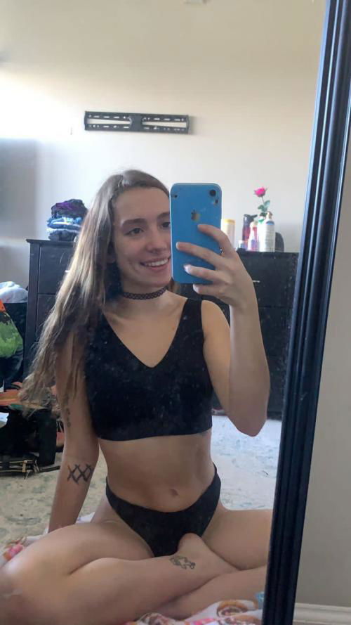 Am available for hook ups and I sell nude and videos hit m up on Instagram@henderson.Marquita