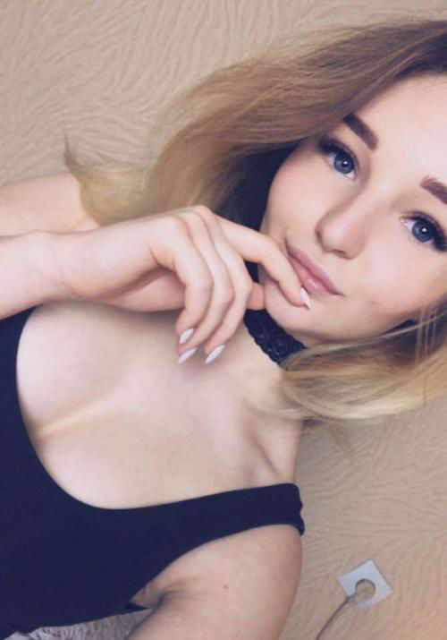I'm hot now add my snap id ......is my personal account:@julie_bohm21