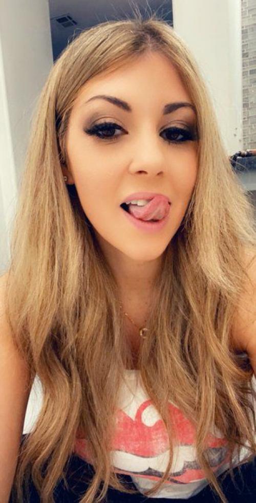 I'm very horny and hot I will share my fingering video I make you cum let's for fun add me snap: janiceramire187