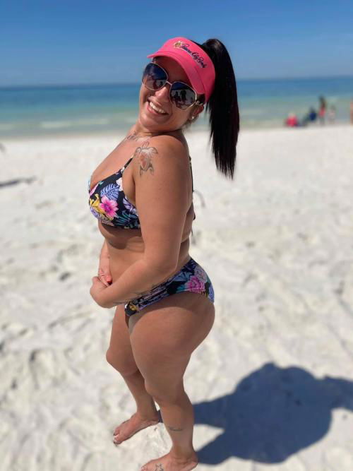 I’m down for nudes videos and live cam sex video call , if you are interested, hit me up on my snap @Maryann_w99
