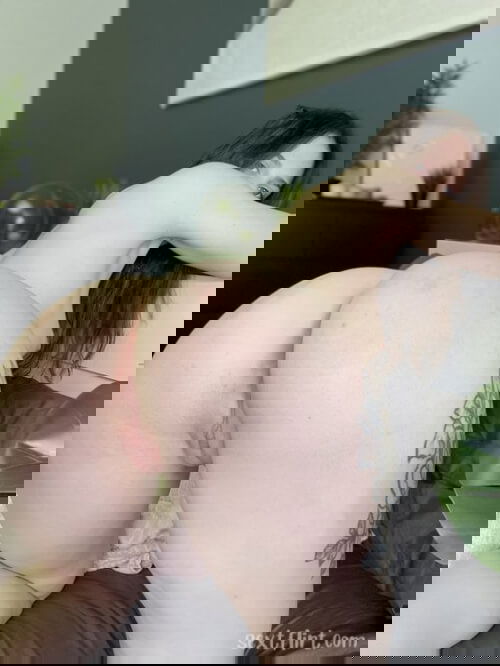 Sexy pussy waiting on snap : Lesliepx21