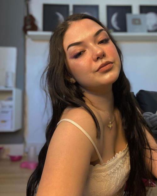 I'm bored asf any guy available or interested in fun chat or hookup kindly DM me on snap.