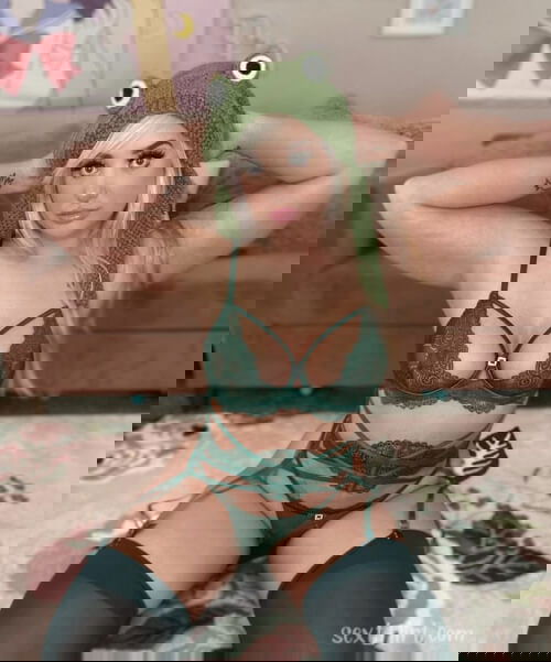 I’m horny asf, come and eat me up