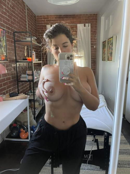 I'm alone and horny hmu on snap elizabethgr4456