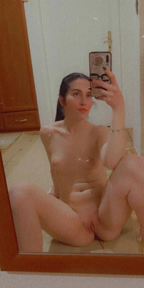 I'm so horny add me Snapchat and fukk me babydoll81076