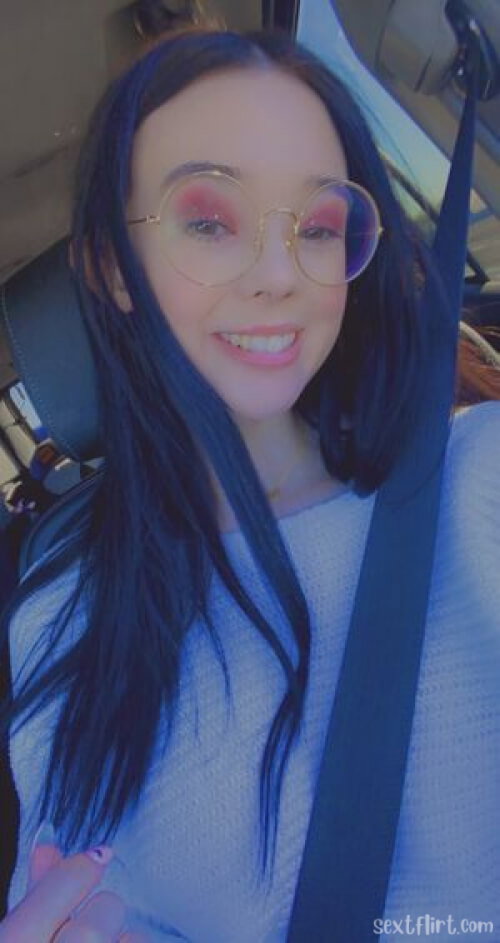 avamia's snapchat photo - milf, horny, pussy
