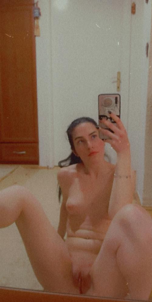I'm so horny add me Snapchat and fukk me babydoll81076