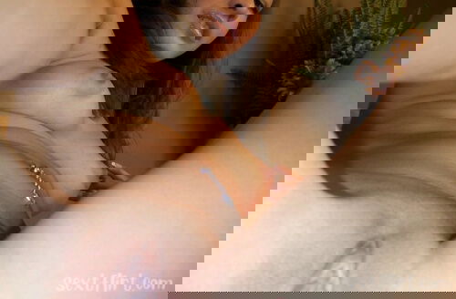 22 F I'm so horny right now baby