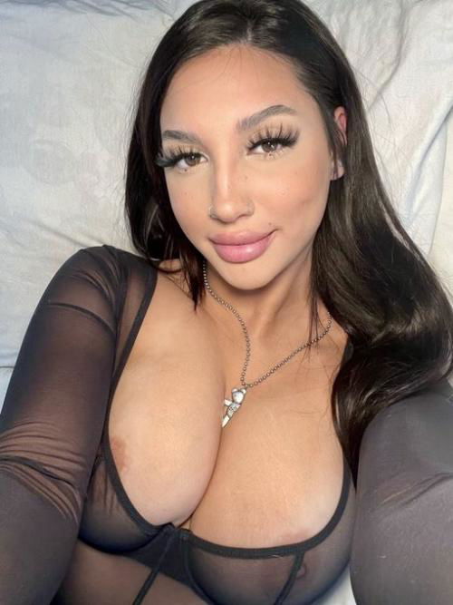 I’m down for hookup, nudes ask for menu text me on Telegram for price @Sarahjo19