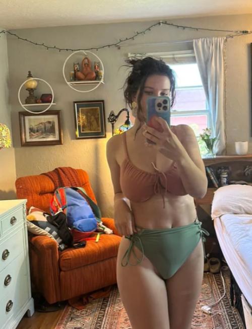 aliyuxf's snapchat photo - nude, horny, xxx