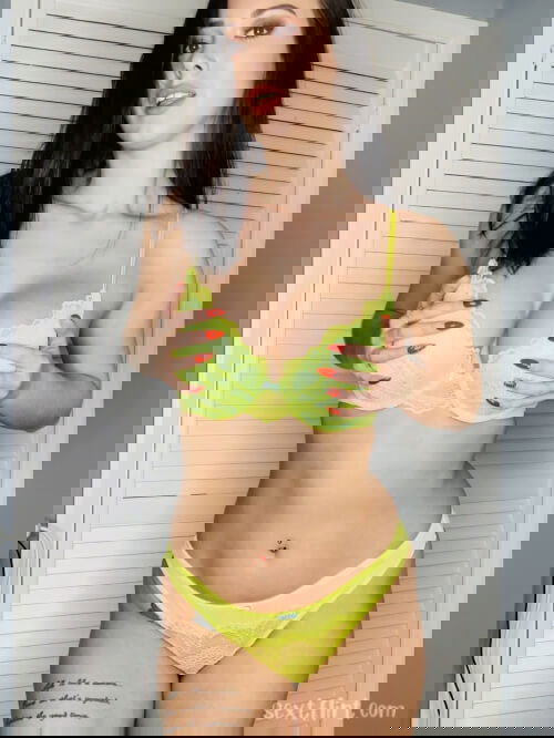 Horny Add me on my Snap- @nicoleeadk