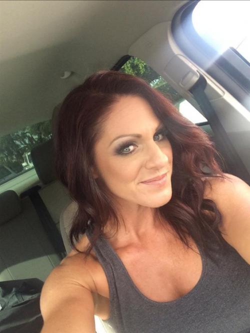 julia-crane's kik photo - nude, milf, horny