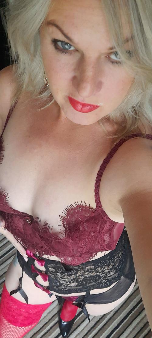 Mistress available to train you into the lifestyle to meet up your sexual fantasy