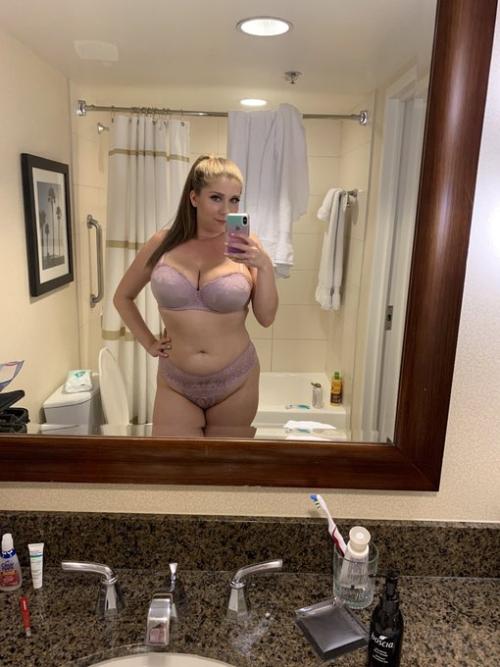 Hey I’m Hannah, sext trade and anything. I’m always active and horny, add my personal Snapchat I’d right now…. Ollarichiee