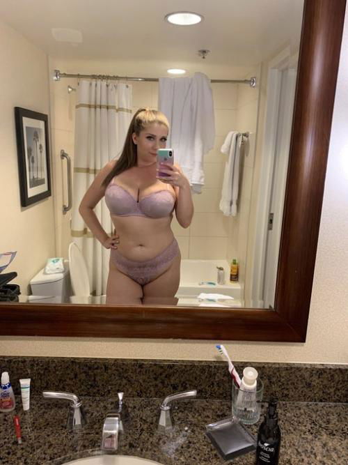 Hey I’m Hannah, sext trade and anything. I’m always active and horny, add my personal Snapchat I’d right now…. Ollarichiee