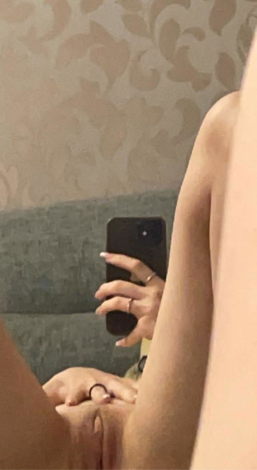Sext, trade, fun and everything..I am always active.. add my personal Snapchat I'd right now ( elisarah9 )