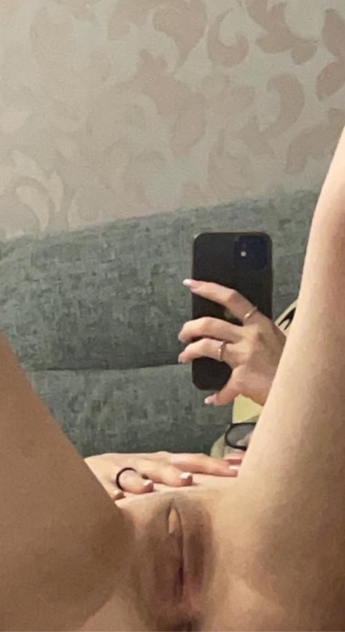 I'm very horny also alone anyone interested about sexting DM me fast Snapchat only > williamfloc