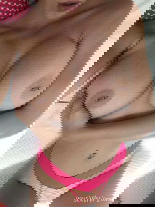 I’m horny hmu on snap madelinasht2021