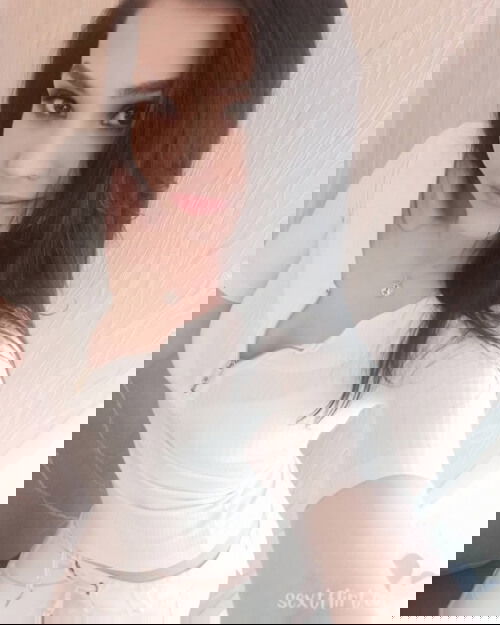 I'm alone and horny now 