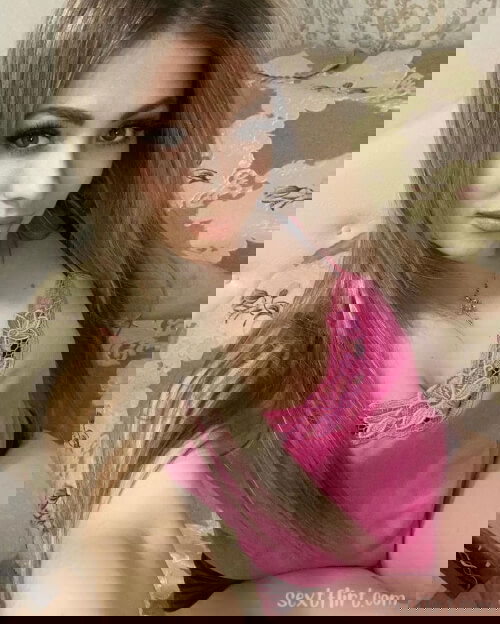 I'm alone and horny now 