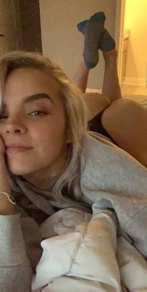 I’m available for hookup,sell contents and available for all gfe sex service hmu @snap@awilly231639