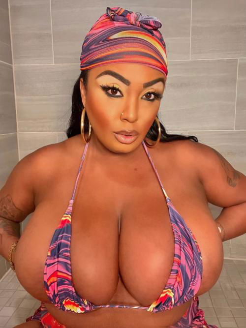 I’m available for fun 🤩 and female escort 💦🍆🥵. Snapchat: meerah3482