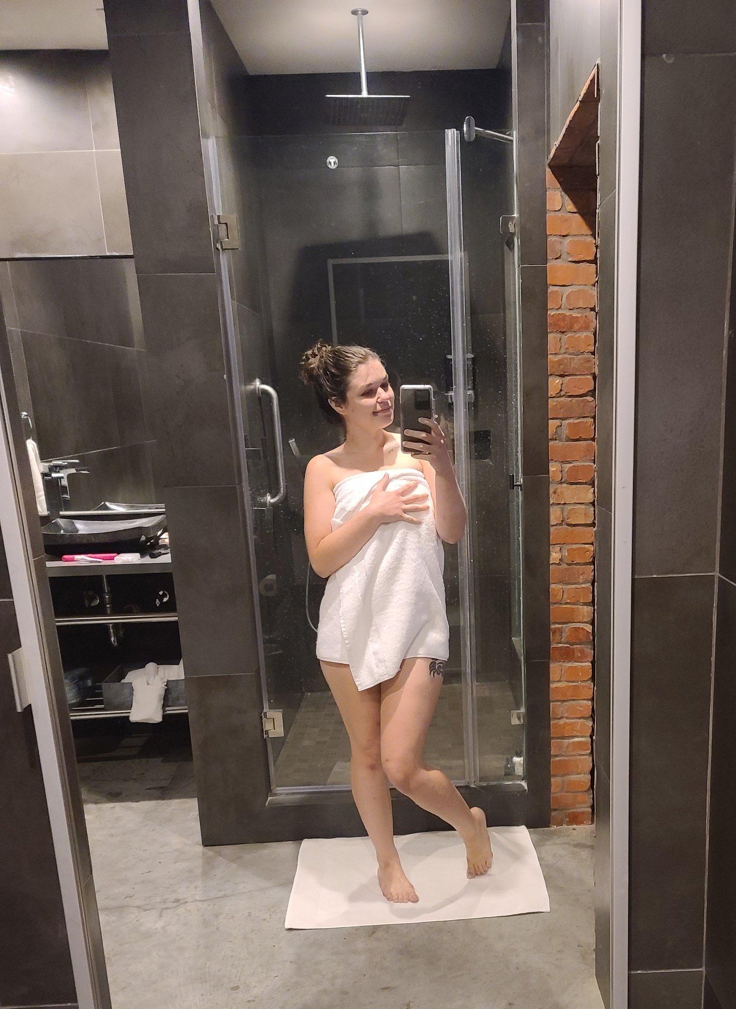 I’m available for any kind of fun hookup or premium