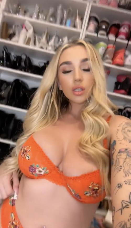 I'm interested for hook up nude videos, video chat if you interested add my snap @kendraben1206